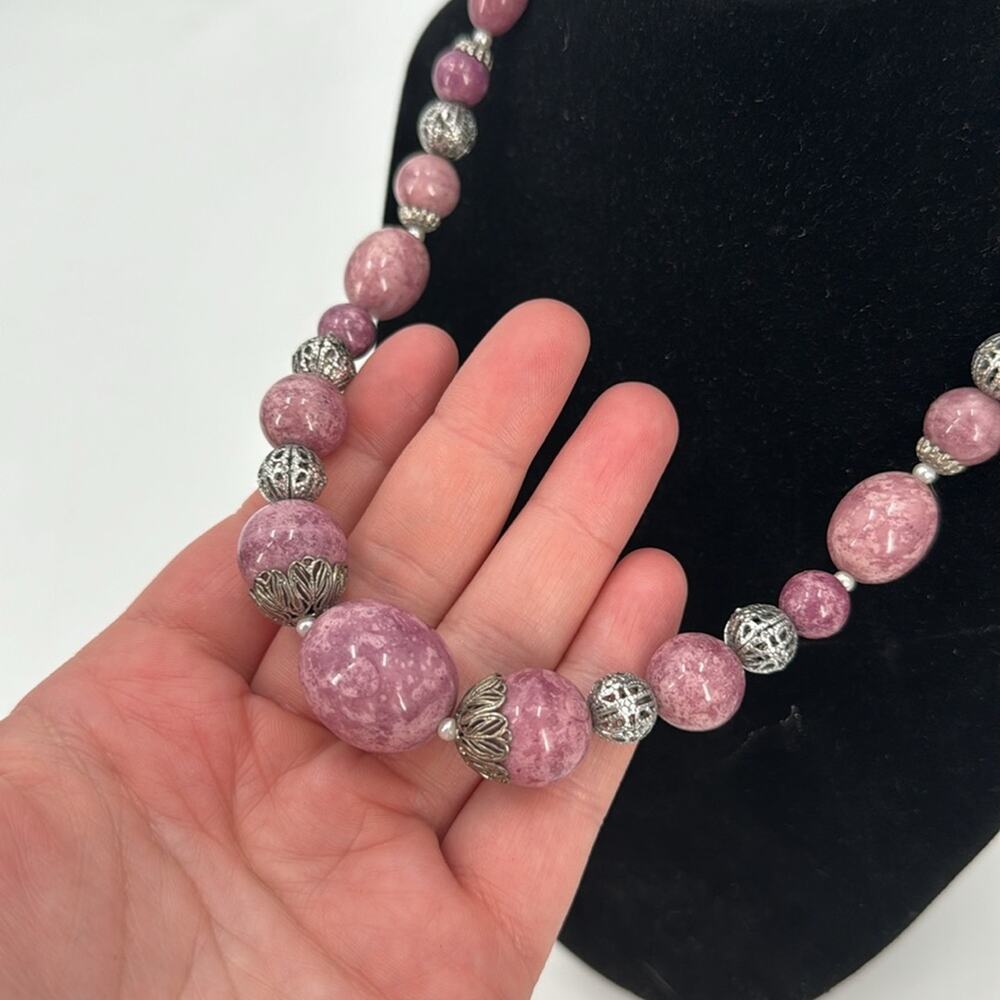 Vintage pink and silver beaded necklace - Picture 2 of 3